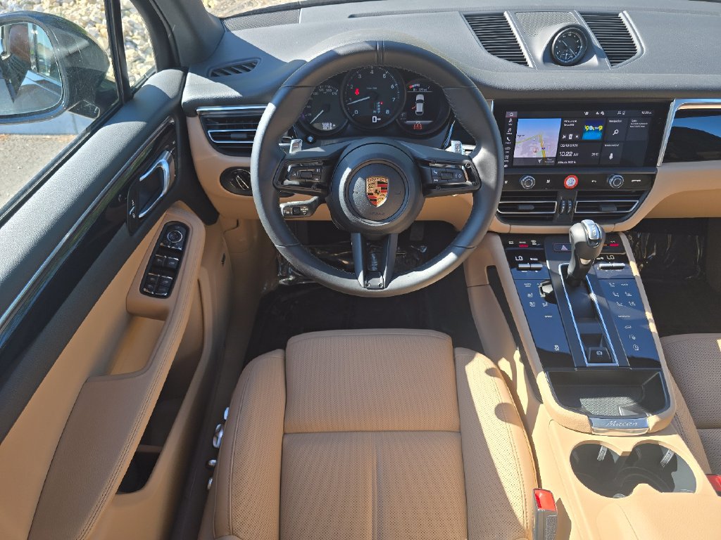 Certified 2026 Porsche Macan AWD/4WD image 18