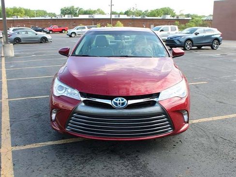 Used 2017 Toyota Camry LE FWD image 3