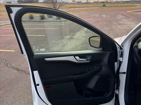 Used 2020 Ford Escape SE image 4