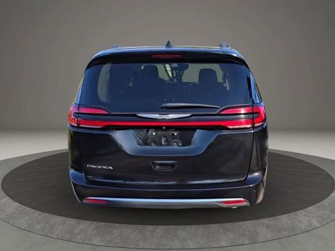 Used 2022 Chrysler Pacifica Touring-L FWD image 4