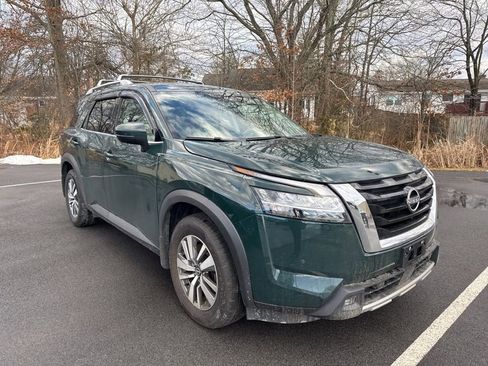 Used 2022 Nissan Pathfinder SL image 2