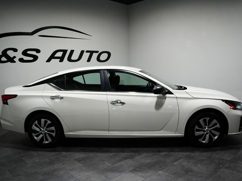 Used 2024 Nissan Altima 2.5 S image 7