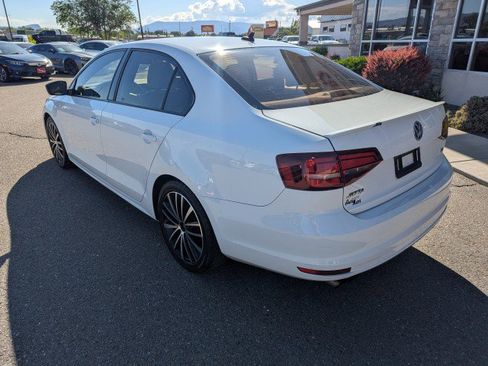 Used 2016 Volkswagen Jetta Sport FWD image 3