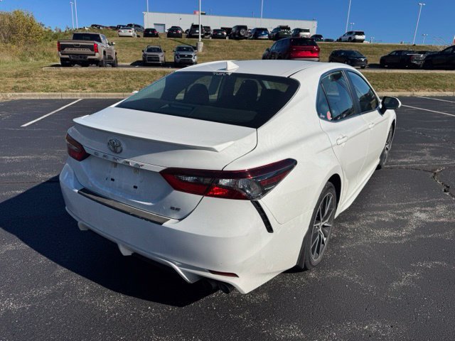 Used 2023 Toyota Camry SE FWD image 3