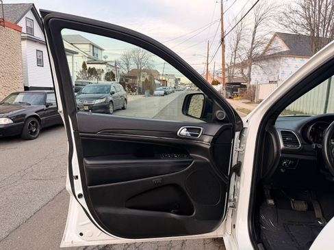 Used 2021 Jeep Grand Cherokee Limited X image 17