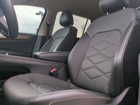 Used 2024 Volkswagen Atlas SE FWD image 13