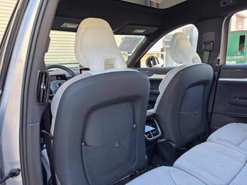 Used 2025 Volvo EX90 Ultra AWD/4WD image 32