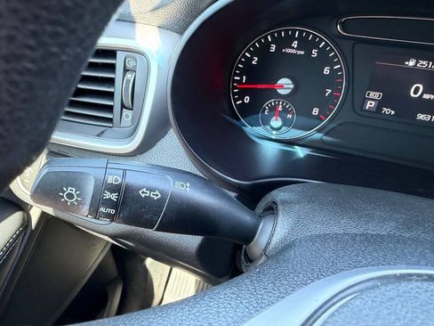 Used 2019 Kia Sorento AWD image 22
