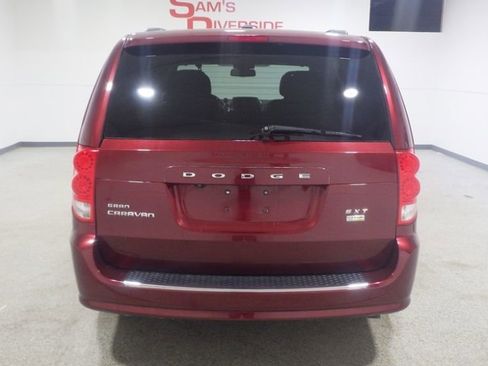 Used 2019 Dodge Grand Caravan SXT image 3