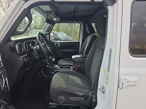 Used 2018 Jeep Wrangler Unlimited Sport S image 15