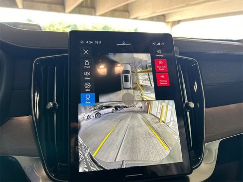 New 2026 Volvo XC90 B6 Plus w/ Protection Package Premier image 17