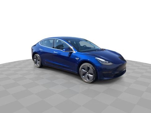 Used 2019 Tesla Model 3 Mid Range image 2