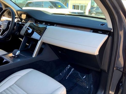 Used 2025 Land Rover Discovery Sport S image 18