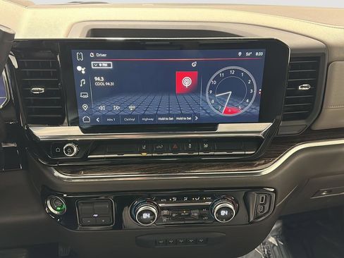 Used 2024 GMC Sierra 3500 SLE w/ SLE Convenience Package image 12