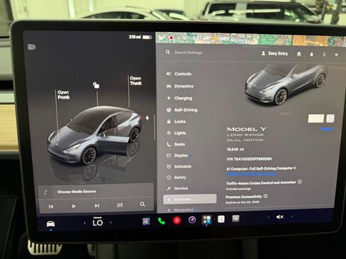 Used 2023 Tesla Model Y Long Range AWD/4WD image 12