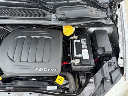 Used 2016 Dodge Grand Caravan SE image 11