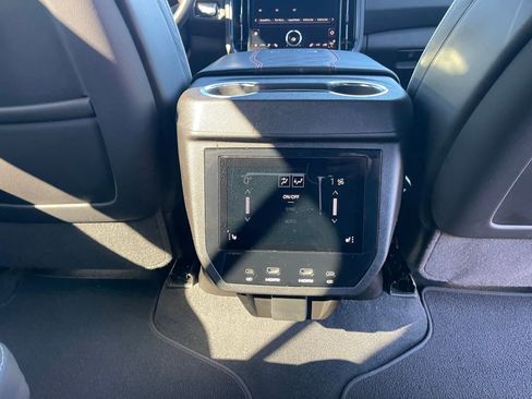 Used 2025 GMC Yukon XL AT4 Ultimate image 26