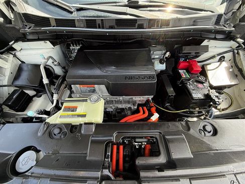 Used 2018 Nissan Leaf SV w/ Protection Package image 10