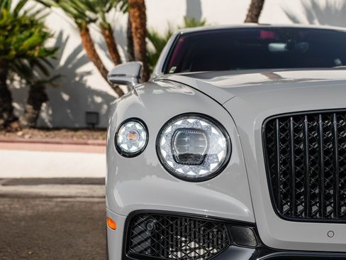 Used 2022 Bentley Flying Spur V8 image 10