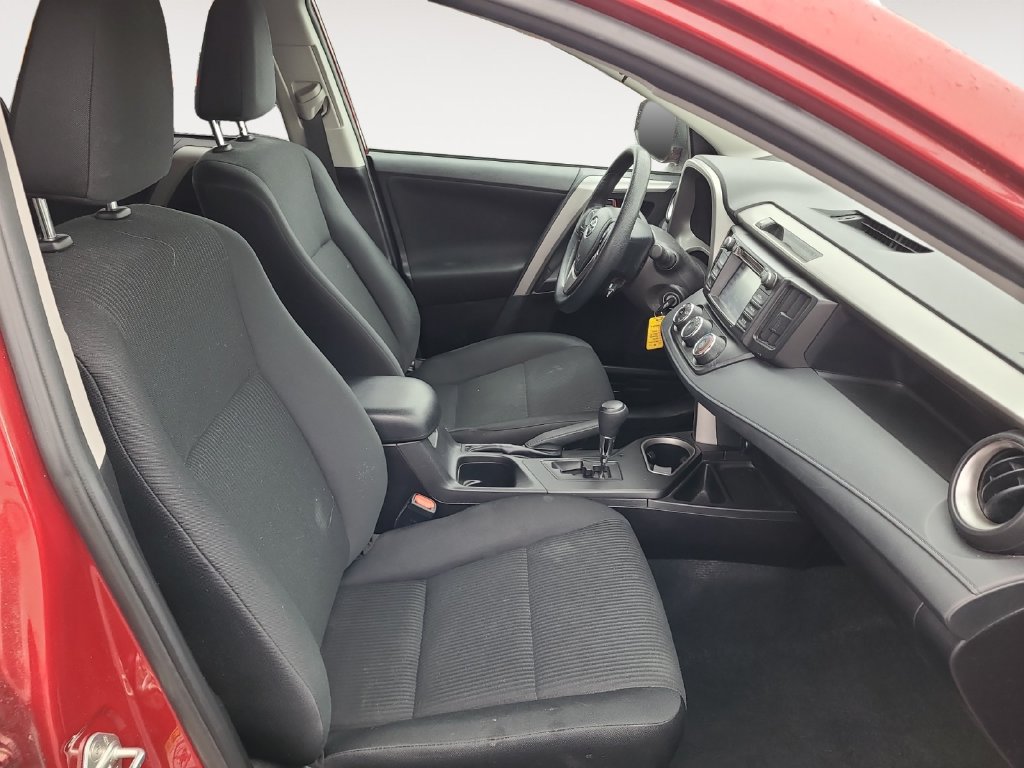 Used 2018 Toyota RAV4 LE AWD/4WD image 15