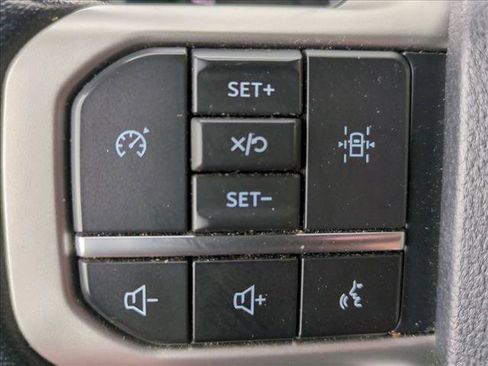 Used 2023 Ford Expedition XLT image 17