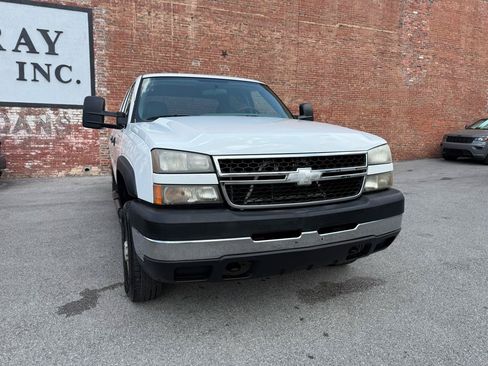 Used 2006 Chevrolet Silverado 2500 W/T w/ Skid Plate Package AWD/4WD image 2