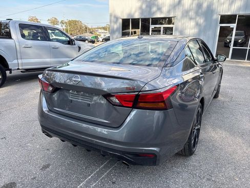 Used 2025 Nissan Altima 2.5 SR FWD image 9