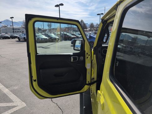 Used 2023 Jeep Wrangler Sahara w/ Cold Weather Group image 13