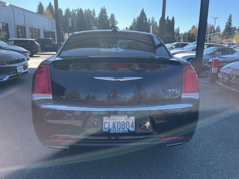 Used 2016 Chrysler 300 C image 5