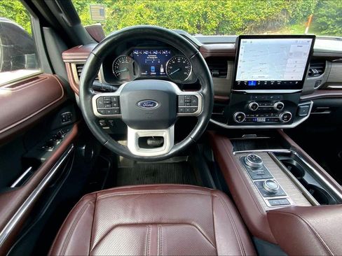 Used 2022 Ford Expedition Limited AWD/4WD image 5