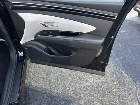 Used 2022 Hyundai Tucson Limited image 14
