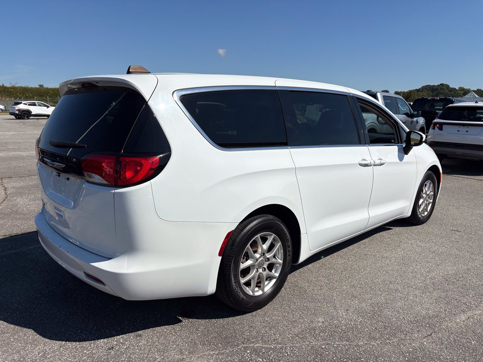 Used 2023 Chrysler Voyager LX FWD image 5