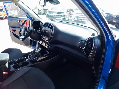 Used 2023 Kia Soul GT-Line image 18