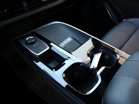 Used 2025 Buick Enclave Sport Touring image 28