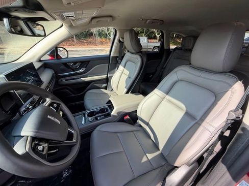 New 2026 Lincoln Corsair Premiere image 14