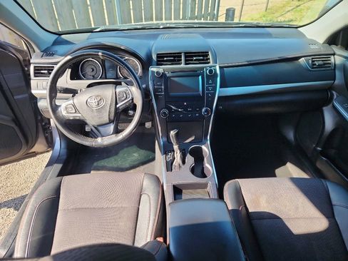 Used 2016 Toyota Camry SE image 7