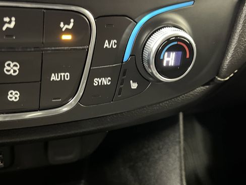 Certified 2023 Chevrolet Traverse LT w/ LT Premium Package image 25