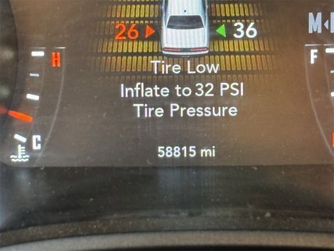 Used 2019 Dodge Challenger SXT image 9