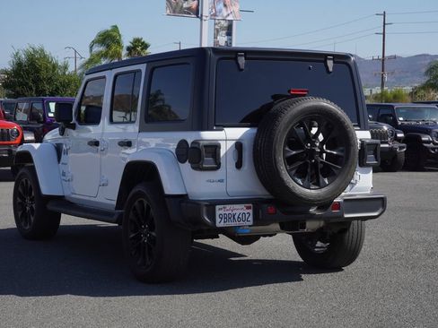 Used 2022 Jeep Wrangler Unlimited Sahara AWD/4WD image 3