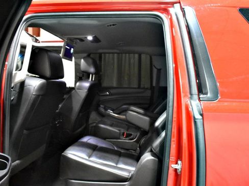 Used 2016 Chevrolet Suburban LT RWD image 21