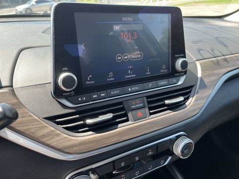 Used 2024 Nissan Altima 2.5 SV FWD image 16
