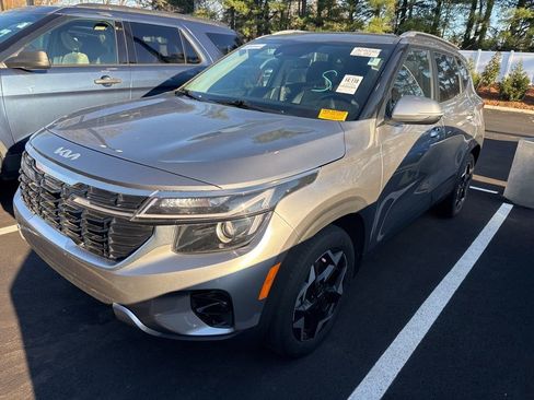 Used 2024 Kia Seltos EX image 7