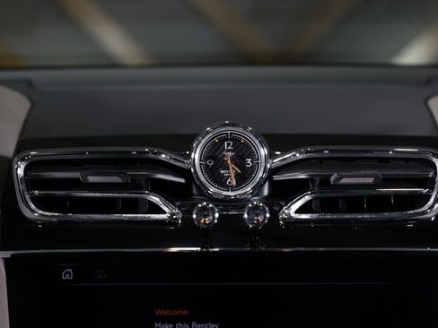 Used 2022 Bentley Bentayga image 33