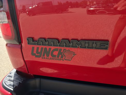 Used 2020 RAM 1500 Laramie AWD/4WD image 10