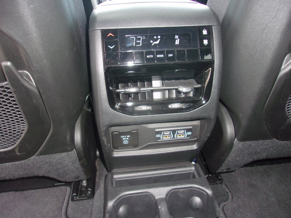 Used 2024 Jeep Grand Cherokee L Altitude AWD/4WD image 24
