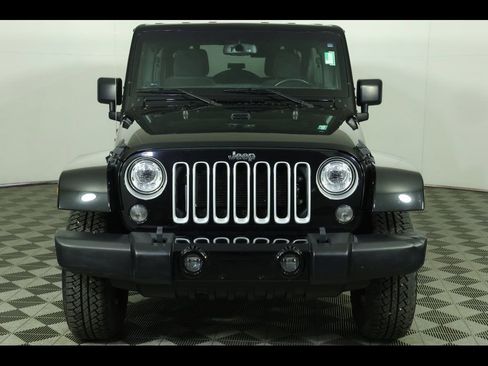 Used 2017 Jeep Wrangler Unlimited Sahara w/ Connectivity Group AWD/4WD image 11