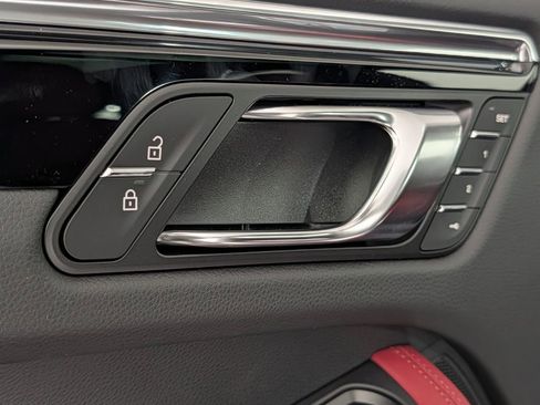 New 2026 Porsche Macan image 26