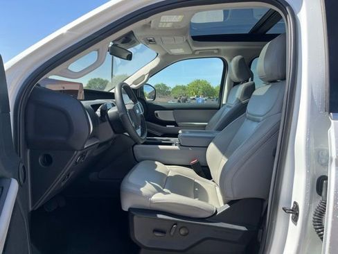 Used 2025 Ford Expedition Active AWD/4WD image 21