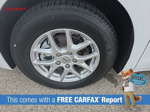 Used 2023 Chrysler Pacifica Touring-L image 2