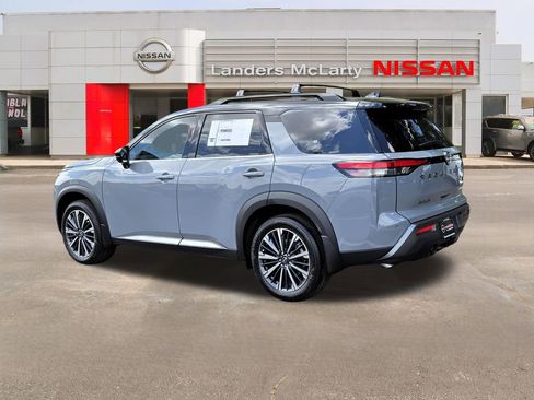 New 2026 Nissan Pathfinder Platinum FWD image 4